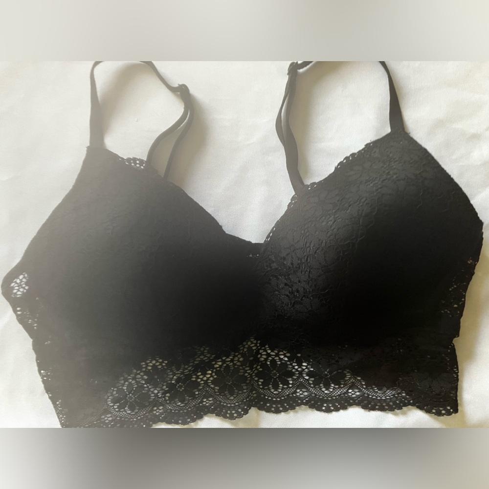 Black lacey wireless bra size L